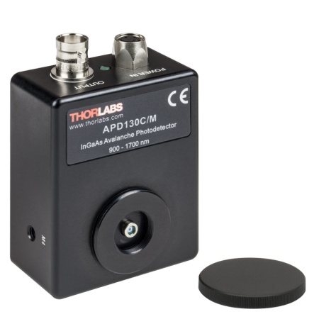 APD130C/M - Детектор на лавинном фотодиоде (InGaAs), температурная компенсация, источник питания, рабочий диапазон: 900 - 1700 нм, крепления M4, Thorlabs