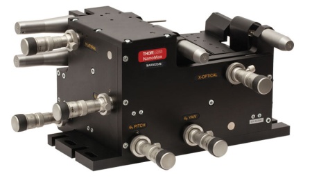 MAX602D/M - Многоосная платформа NanoMax, 6 регулируемых координат, дифференциальные приводы, пьезоактуаторы без обратной связи, ориентация: правая, метрическая резьба, Thorlabs